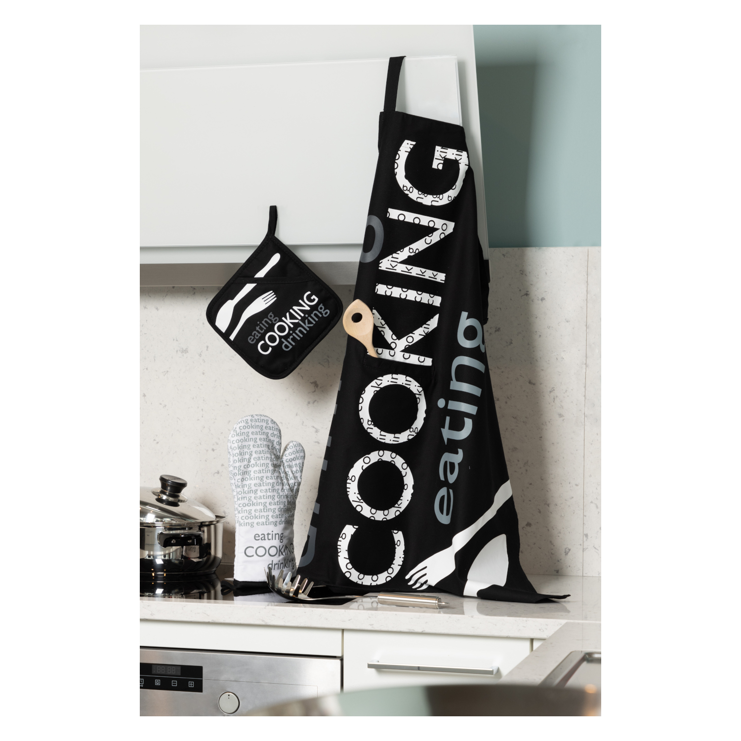 Topflappen mit Eingriff - Newspaper schwarz (Küchengreifhilfe)